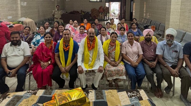 ਮਾਵਾਂ ਧੀਆਂ ਸਤਿਕਾਰ ਯੋਜਨਾ ਦਾ ਲਾਭ ਹਰ ਯੋਗ ਮਹਿਲਾ ਤੱਕ ਪਹੁੰਚਾਉਣਾ ਸਾਡੀ ਪ੍ਰਾਥਮਿਕਤਾ : ਮੋਹਿੰਦਰ ਭਗਤ ਮਾਵਾਂ ਧੀਆਂ ਸਤਿਕਾਰ ਯੋਜਨਾ ਦਾ ਲਾਭ ਹਰ ਯੋਗ ਮਹਿਲਾ ਤੱਕ ਪਹੁੰਚਾਉਣਾ ਸਾਡੀ ਪ੍ਰਾਥਮਿਕਤਾ : ਮੋਹਿੰਦਰ ਭਗਤ